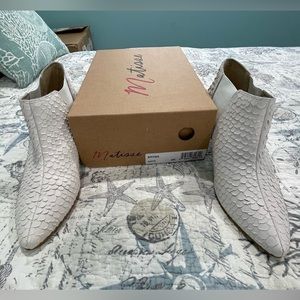 Matisse Brynn white textured leather booties